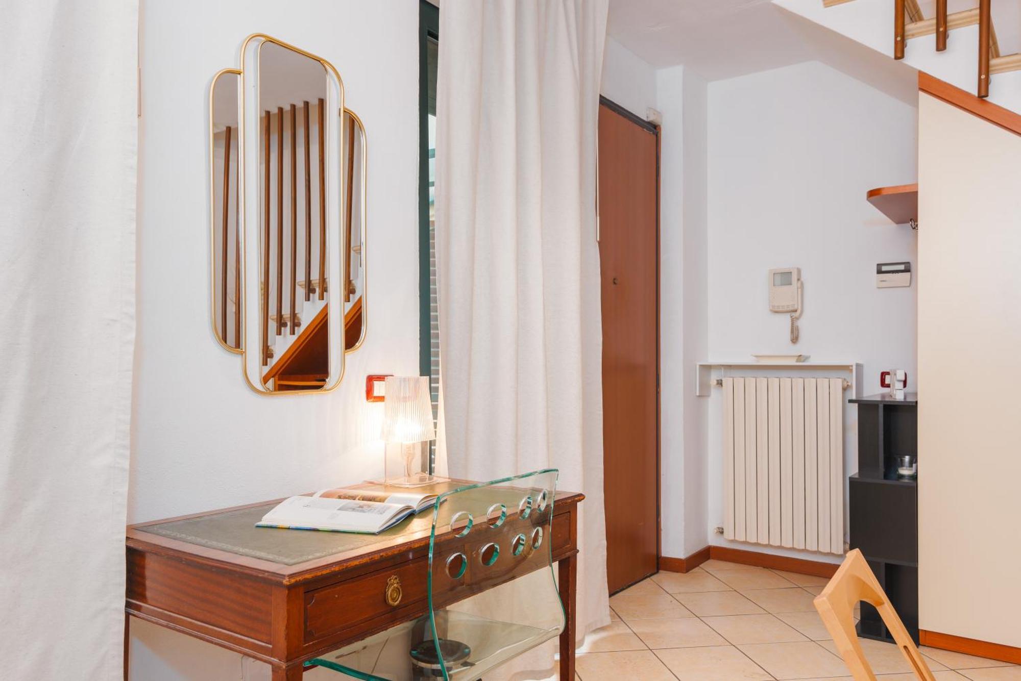 Apartment Keys Of Italy - Salutati Stylish Bedroom Mailand